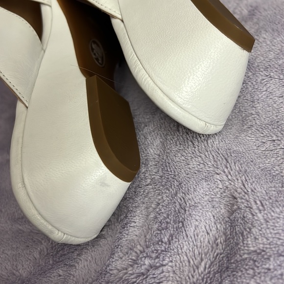 Womens Sofft White Slip On Leather Sandals Beaded Design 1268204 Sz 9M Worn Once - Picture 4 of 9